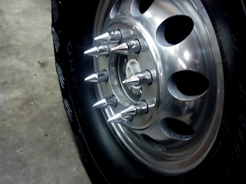 Spike Lug Nuts